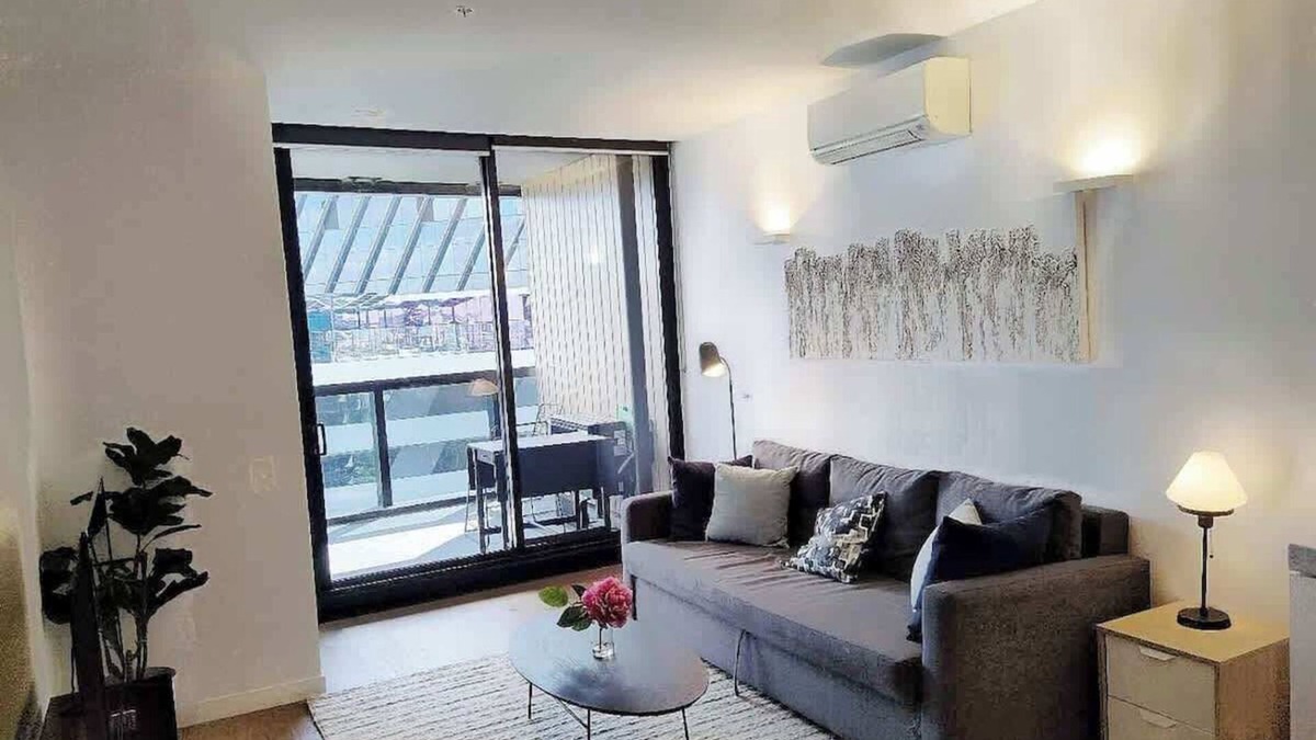 North Melbourne Apartment | High-End North Melbourne Retreat - CBD LIfestyle!