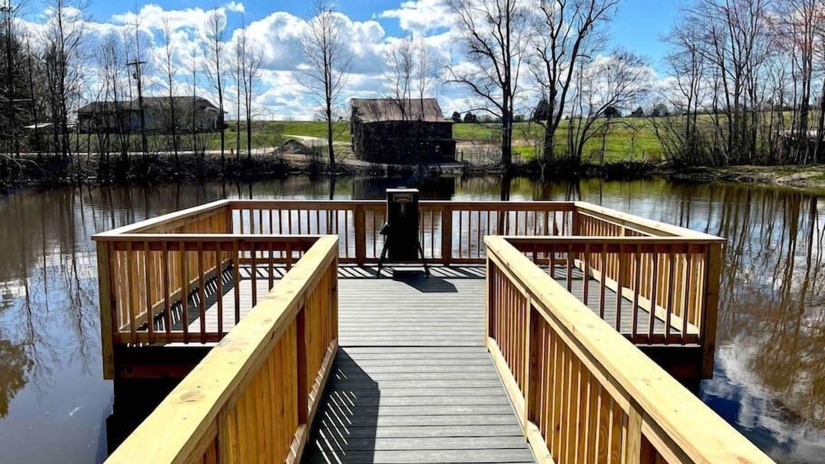 Barium Springs House | High End Pond Chalet in Country & But Near Shops