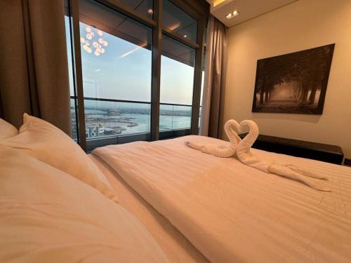 Al Hoora Apartment | High Floor 33 Luxury Apartment