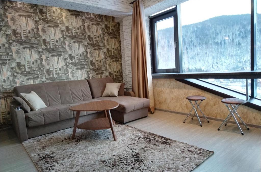 Listvyanka Apartment | High Floor Baikal Hill Apartment