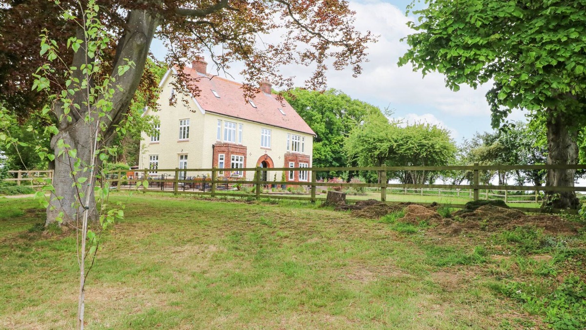 Thorpe Market House | HIGH HOUSE, pet friendly, luxury holiday cottage in Southrepps