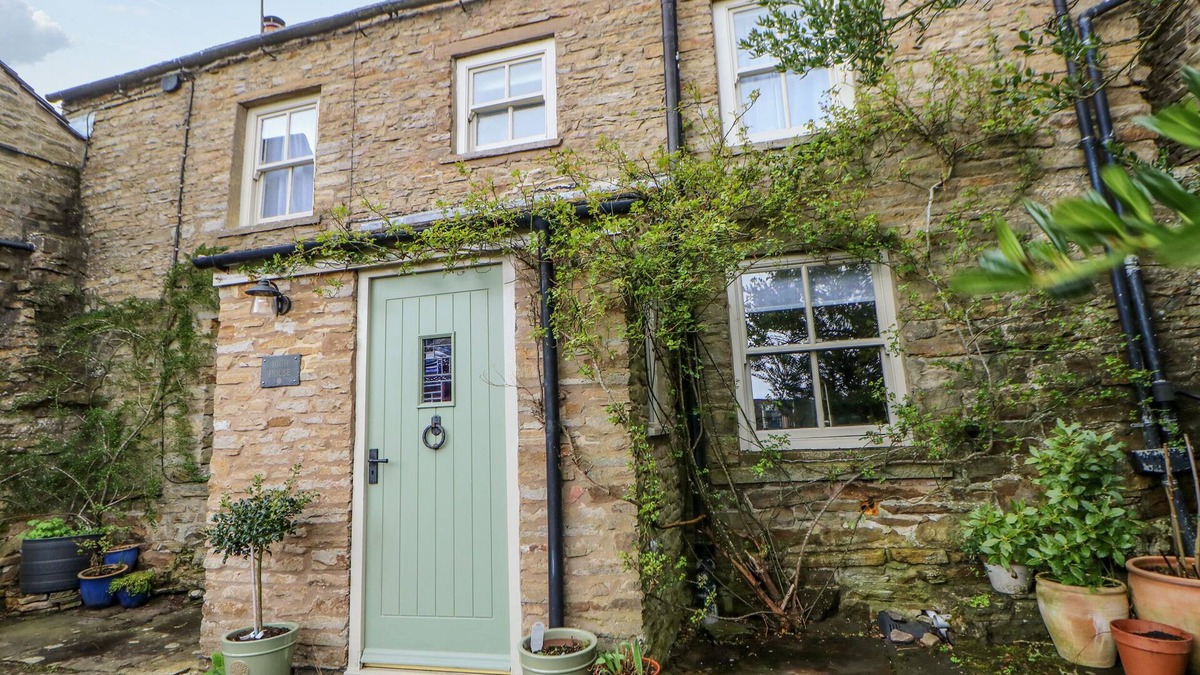 Hawes Cottage | HIGH HOUSE, pet friendly, character holiday cottage in Hawes
