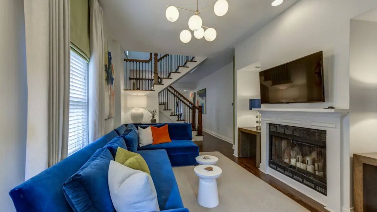 Midtown House | High Luxury Vacation Rental in Midtown- Gorgeous! Sleeps 6 w/2 full bathrooms!