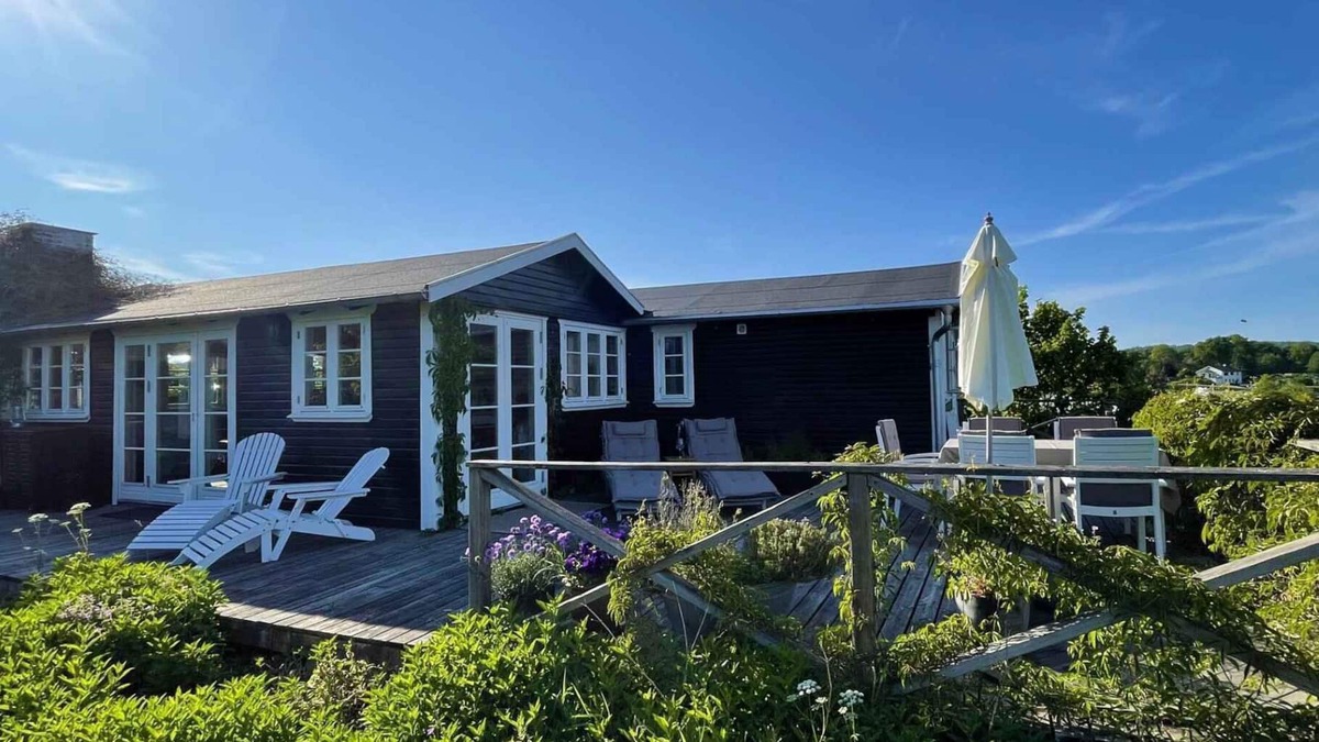 Hornslet House | High-lying home with a view of the sea and forest