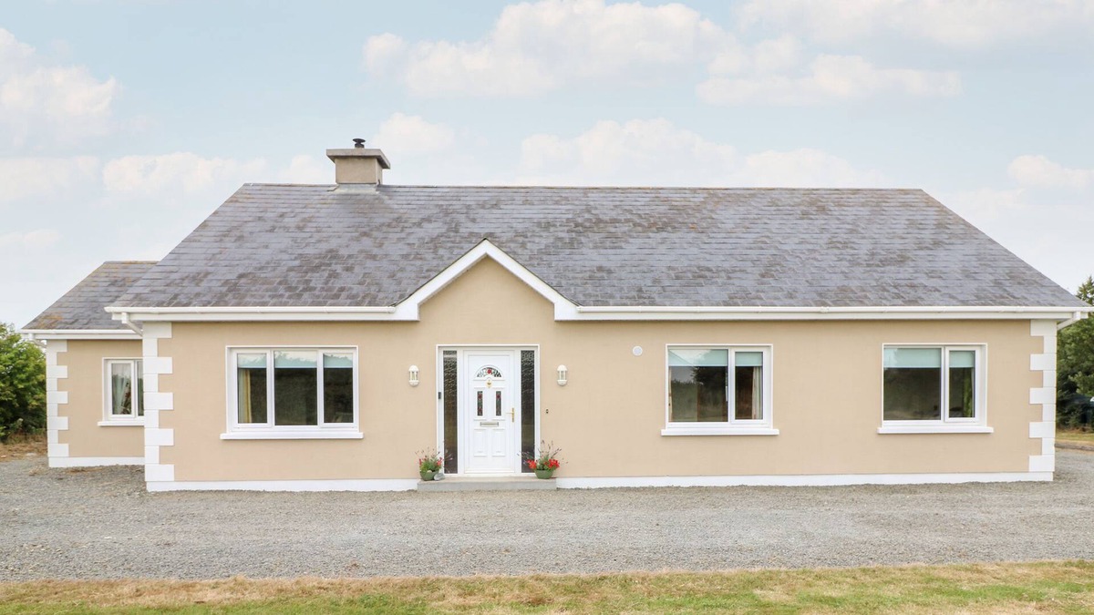 Kilmore Cottage | HIGH MEADOW HOUSE, pet friendly in Kilmore Quay, County Wexford