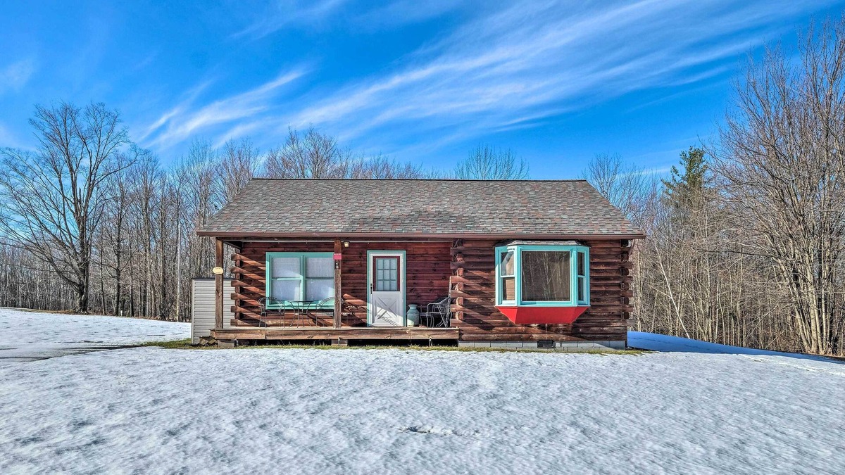 East Windham Cabin | High Peak Heaven: Cozy Log Cabin on 1 Acre!