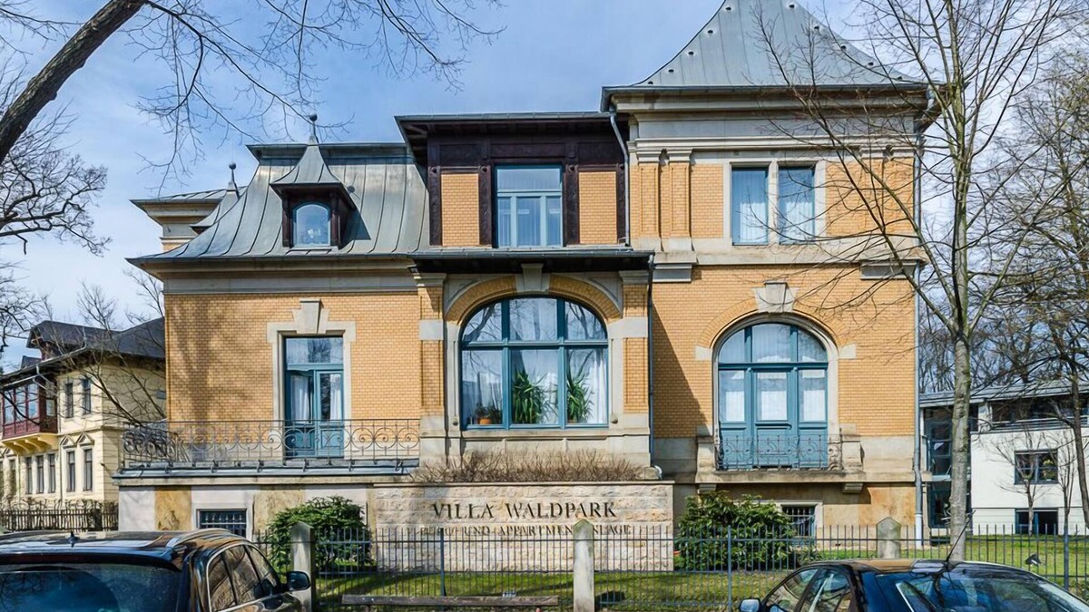 Blasewitz Apartment | High quality apartment (basement) in a listed villa in a prime location