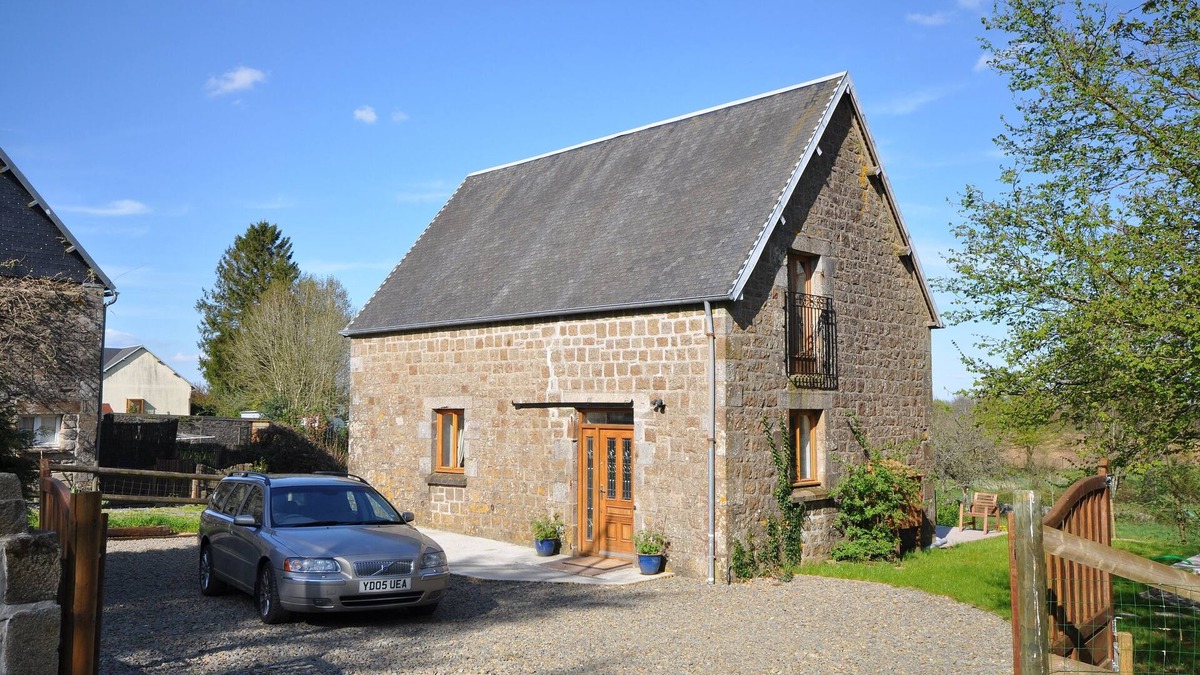 Vengeons House | High Quality Barn Conversion. Great village location. Super fast WIFI.