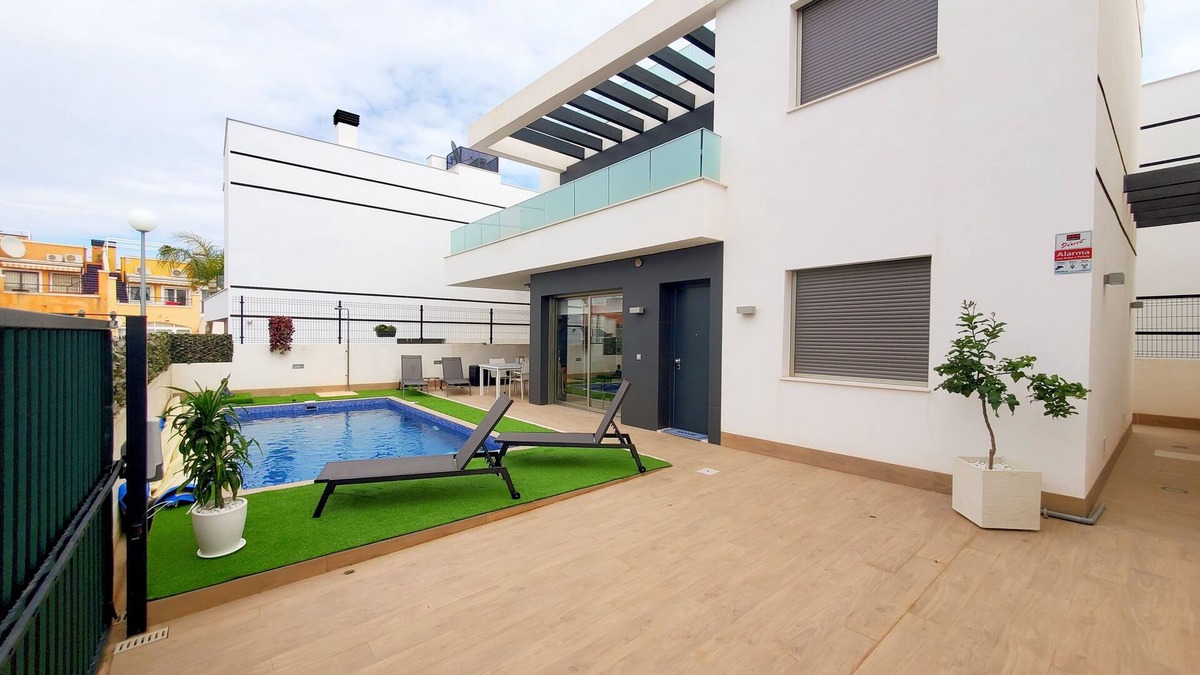Orihuela Costa Villa | High quality equipped villa with heatable pool in quiet location