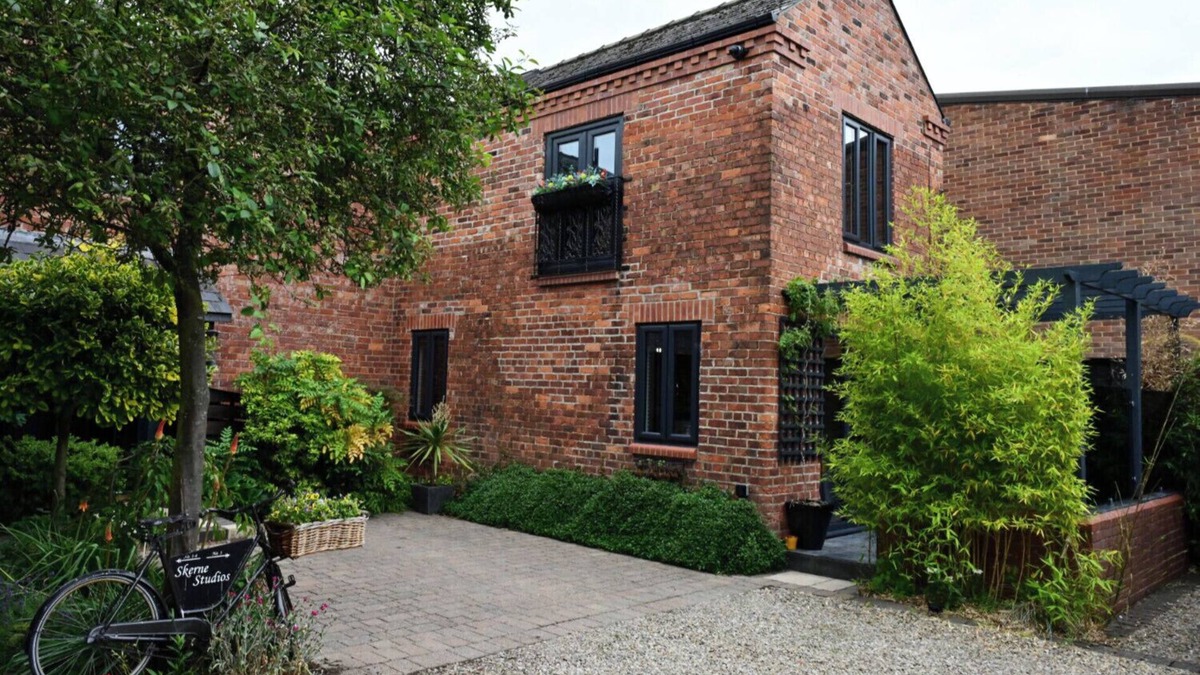 Darlington House | High Quality Fully Equipped Private Detached Luxury Home With River Views