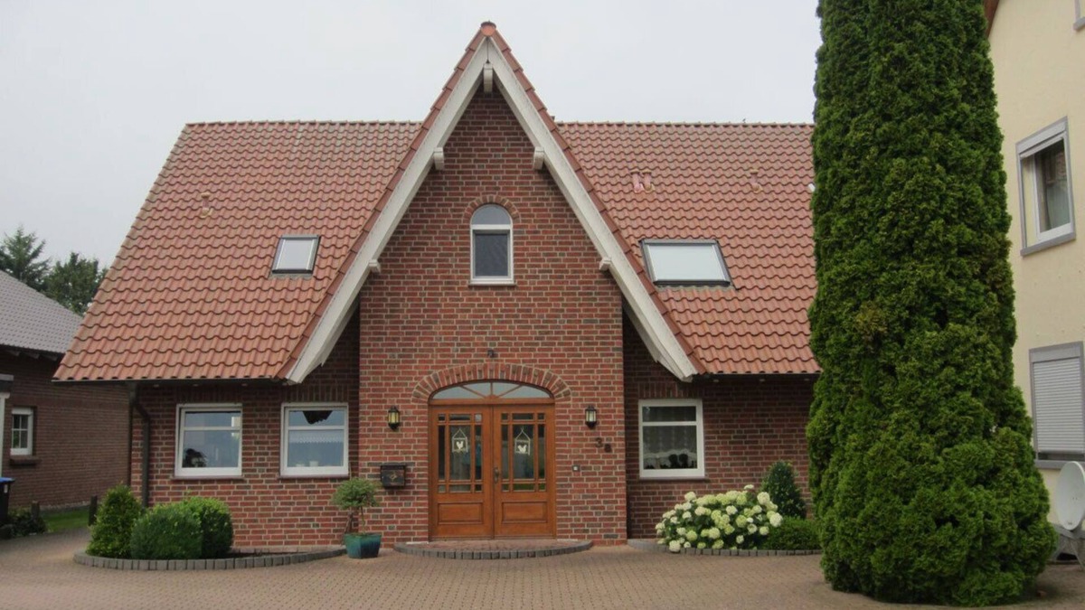 Rinteln Apartment | High quality furnished idyllic country house apartment in historic Rinteln
