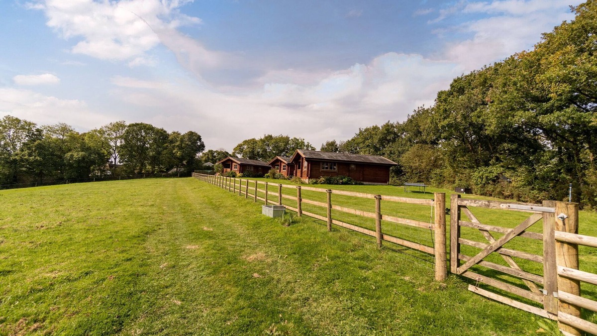 Highampton Cabin | High quality lodge, well placed for exploring all corners of Devon & Cornwall