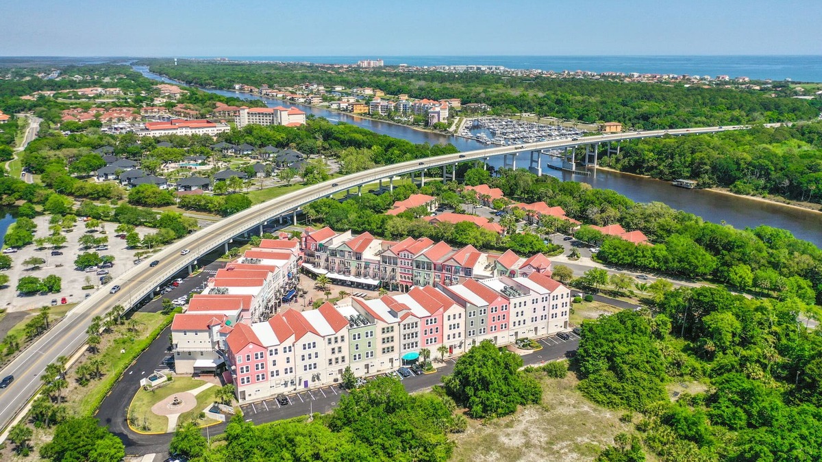 Palm Coast Condo | High Reviews! Updated Top Corner-Euro Village-Shops, Food & Bars-5 Min to Beach!