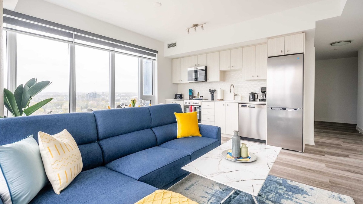 Kitchener Condo | High Rise 1BR Condo w Balcony & Beautiful Views