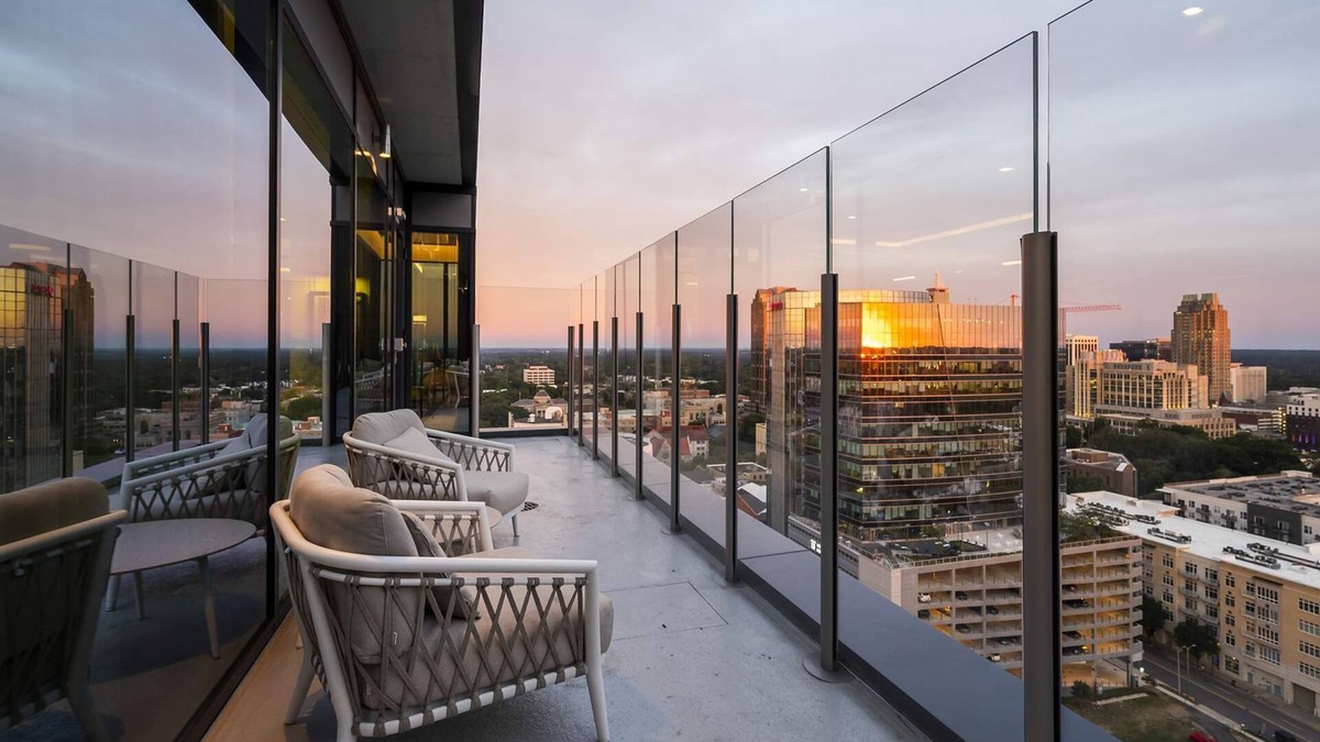 Glenwood South Apartment | High-rise Apt Raleigh Free Parking Sunset View 2