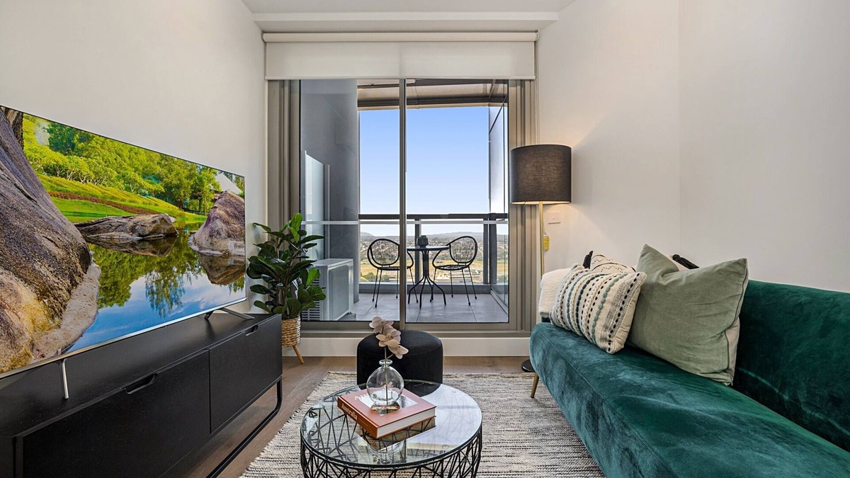 Moonee Ponds Apartment | High-Rise Balcony Unit with City Views, Gym, Pool