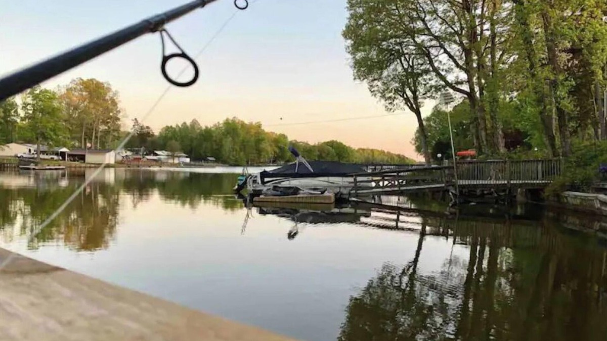 Southmont Cabin | High Rock lakefront escape-dock, firepit, kayak, paddle board, fishing, swimming