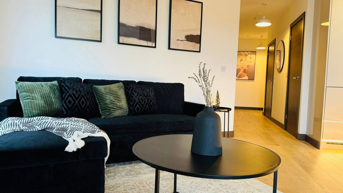Maidstone Apartment | High-Spec Modern 2 Bed Apartment- Private Parking