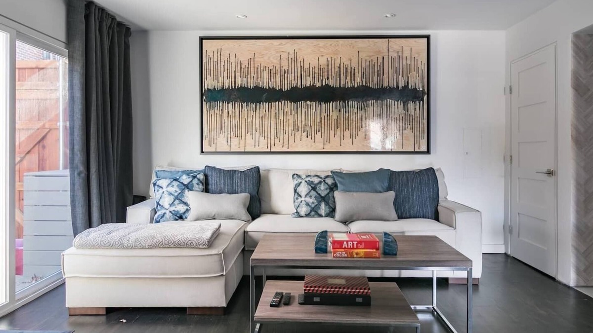 Oak Lawn House | High-Spec Opulent Townhouse in Oak Lawn