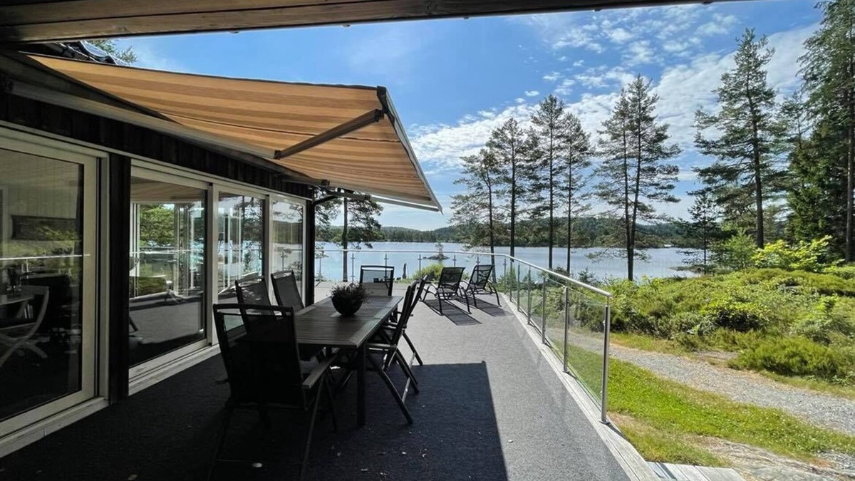 Vegarshei Cottage | High standard, quiet and calm, family-friendly right on the water, sunny