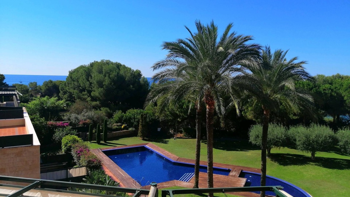 Torredembarra Apartment | HIGH STANDING DUPLEX SEA 1st LINE gym and heated pool