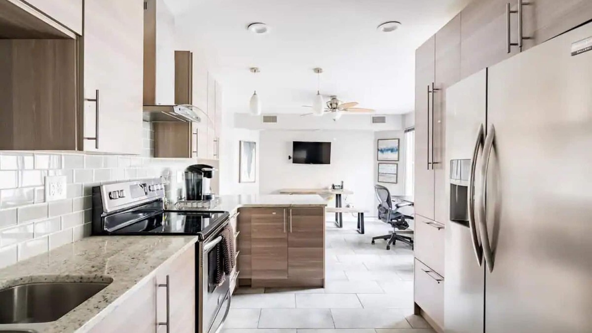 Downtown Wilmington Condo | High tech 1BR Condo with Basement Lounge