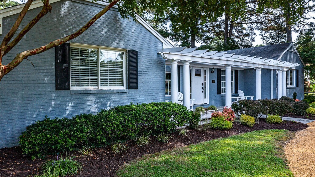 Irvington House | HIGH TIDE: Spacious Comfort Next to Tides Inn