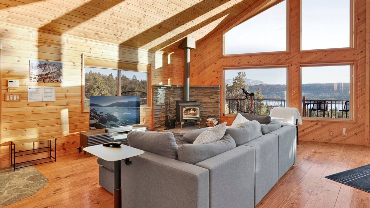 Fawnskin Cabin | High-Top Lakeview Chateau | Relaxing Modern Fawnskin Retreat