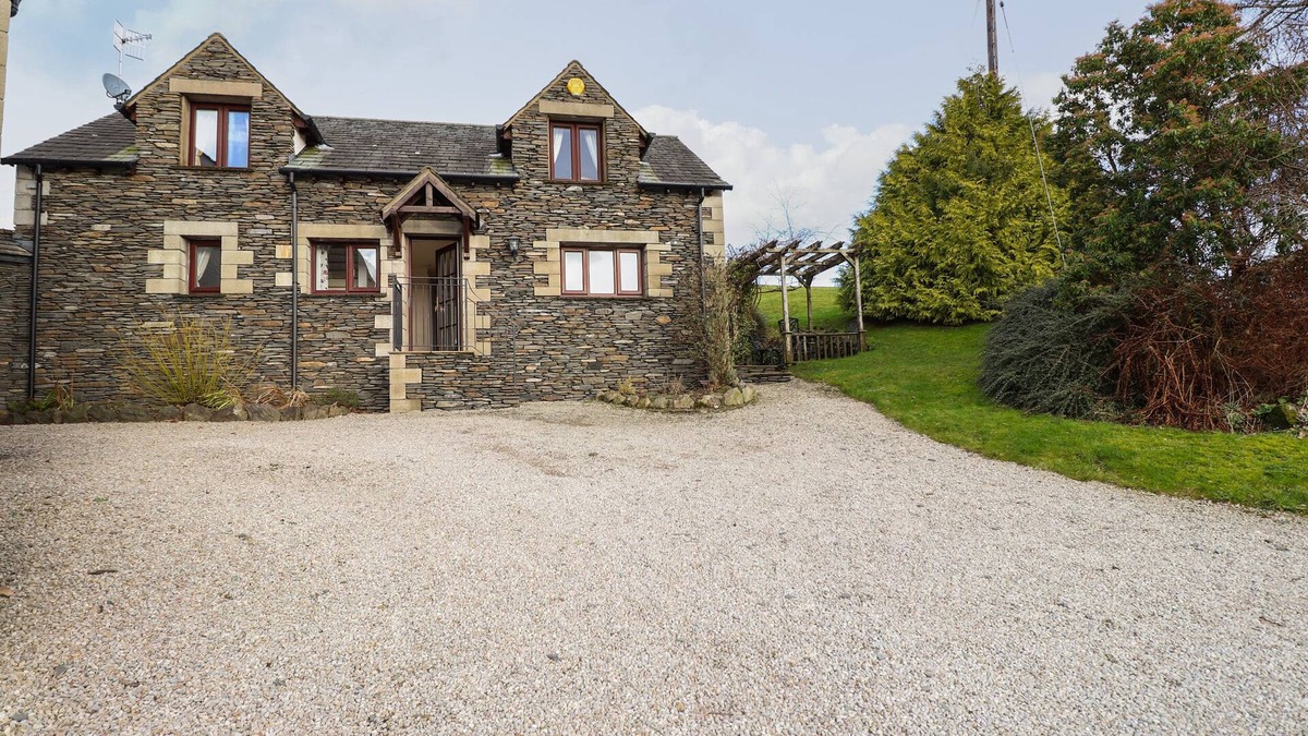 Crosthwaite House | HIGHBECK COTTAGE, pet friendly, with a garden in Crosthwaite
