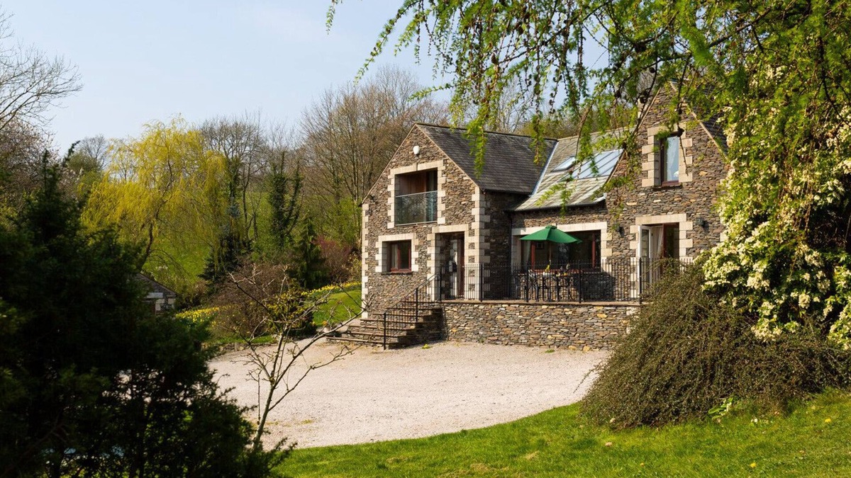 Crosthwaite House | HIGHBECK, pet friendly, with a garden in Underbarrow