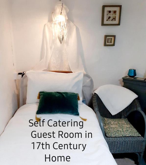Norton Sub Hamdon House | Higher Barton Guest room