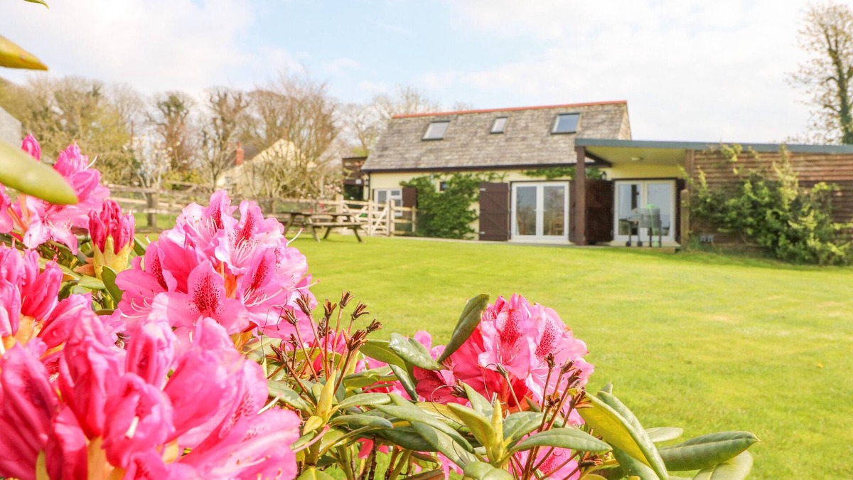 Bodmin Cottage | HIGHER KERNICK STABLE, pet friendly, with a garden in Blisland