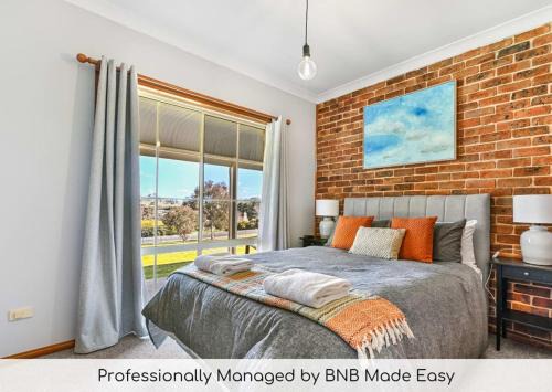 Robin Hill House | Highfields - Rural Entertainer with Valley Views
