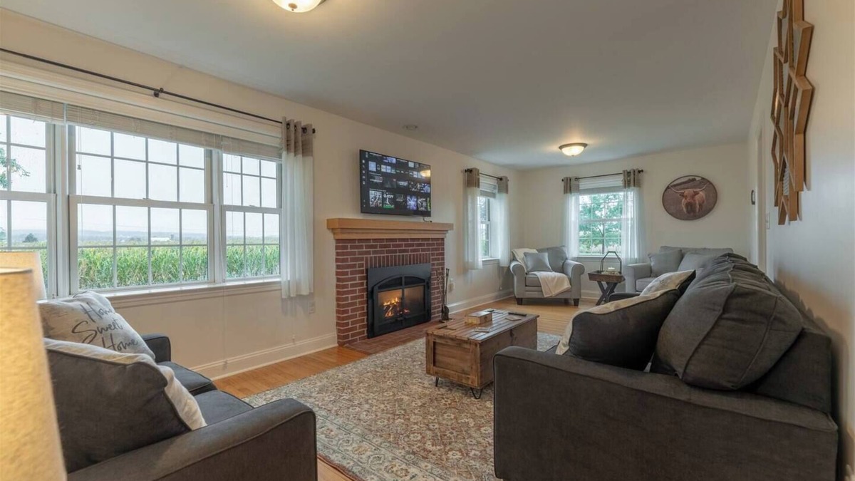 Ronks House | Highland Hideaway is located in Paradise, PA and just a short drive from Lancaster County's best tourist attractions, including the Amish Village, Cherry Crest Adventure Farms, Dutch Wonderland and Sight & Sound Theatre.