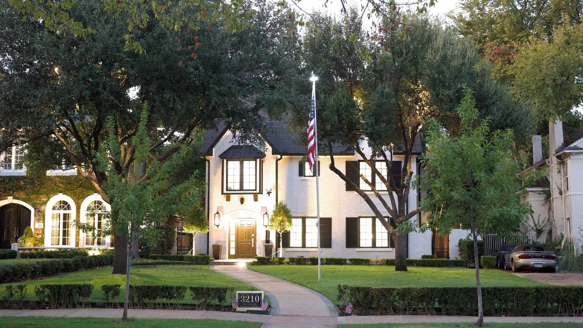Park Cities House | Highland Park Mansion on Beverly Drive, 1080 feet from SMU’s stadium!