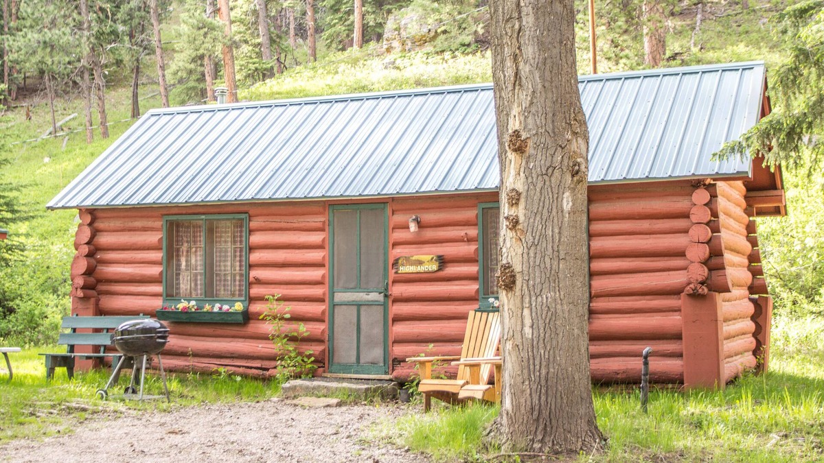 Cheyenne Crossing Cabin | Highlander Cabin by Spearfish Creek
