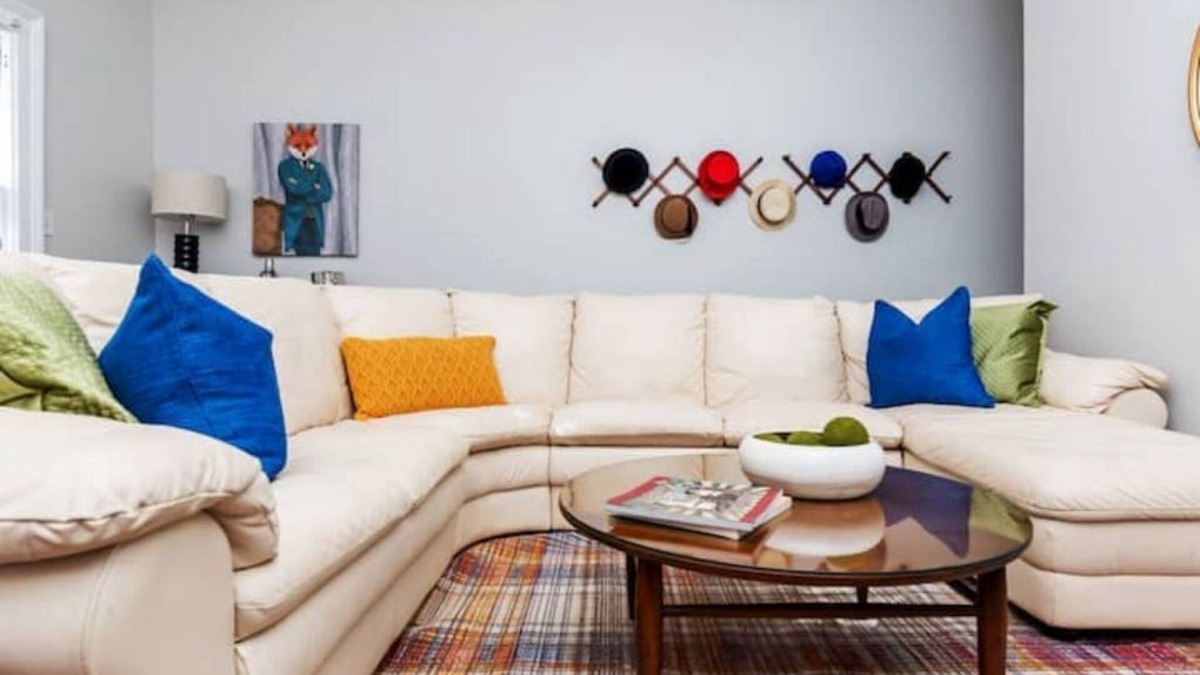 Highlands Apartment | Highlands 2 BR Mid- Century Getaway with Firepit