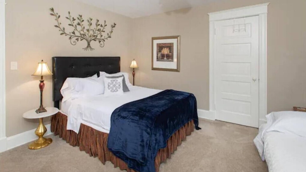 Bonnycastle Apartment | Highlands Gem: Super Clean Guest Suite Sleeps 6, Plenty of Beds for Everyone!