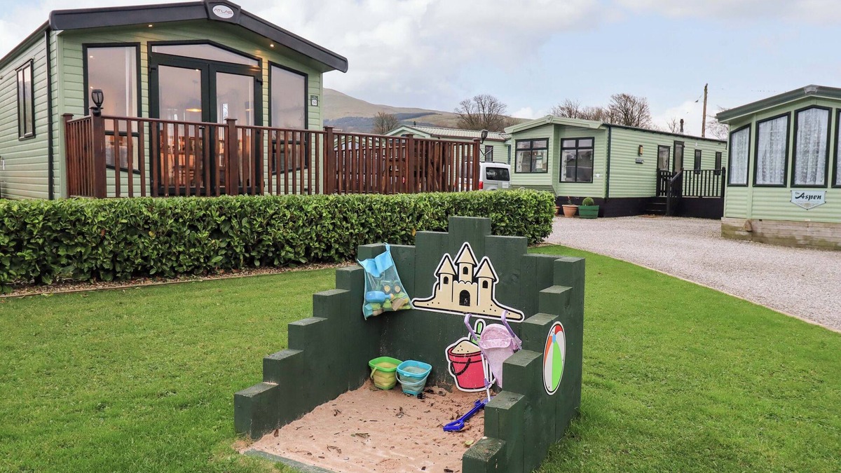 Lamplugh Cottage | HIGHLANDS WAY LODGE, pet friendly, with a garden in Cleator Moor