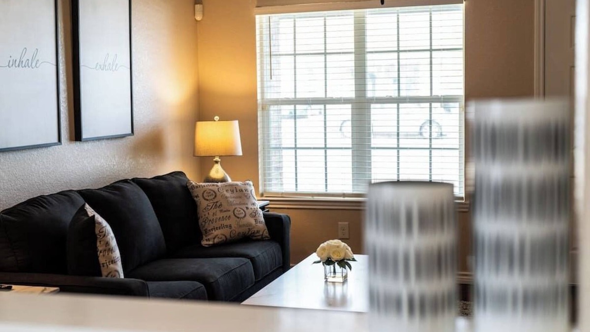 Temple House | Highly Desirable & Fully Updated 3BR Modern Escape