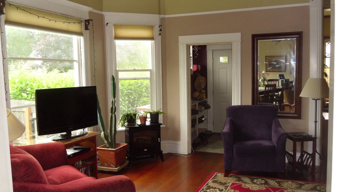 Columbia House | HIghly desireable close-in home in historic neighborhood, beautifully remodeled