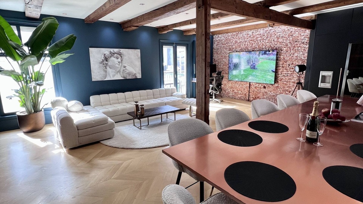Canal Ring Apartment | Highly Luxurious & Fancy 7-star Apartment in the City