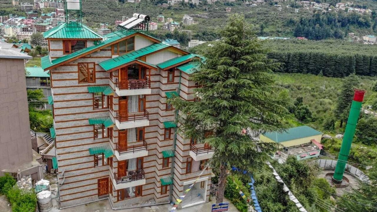 Aleo Hotel | Highly rated and situated at beautiful location
