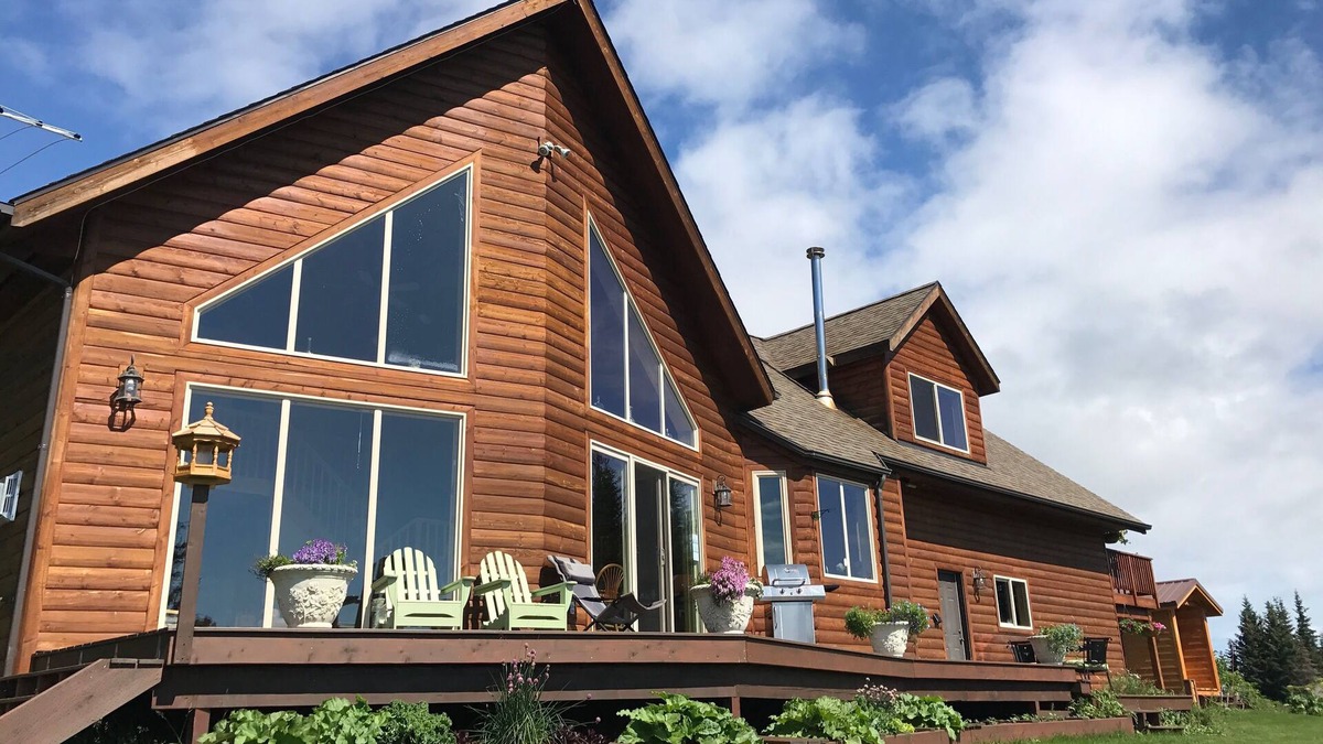 Homer House | Highly rated, loved by all, sauna along with many amenities!