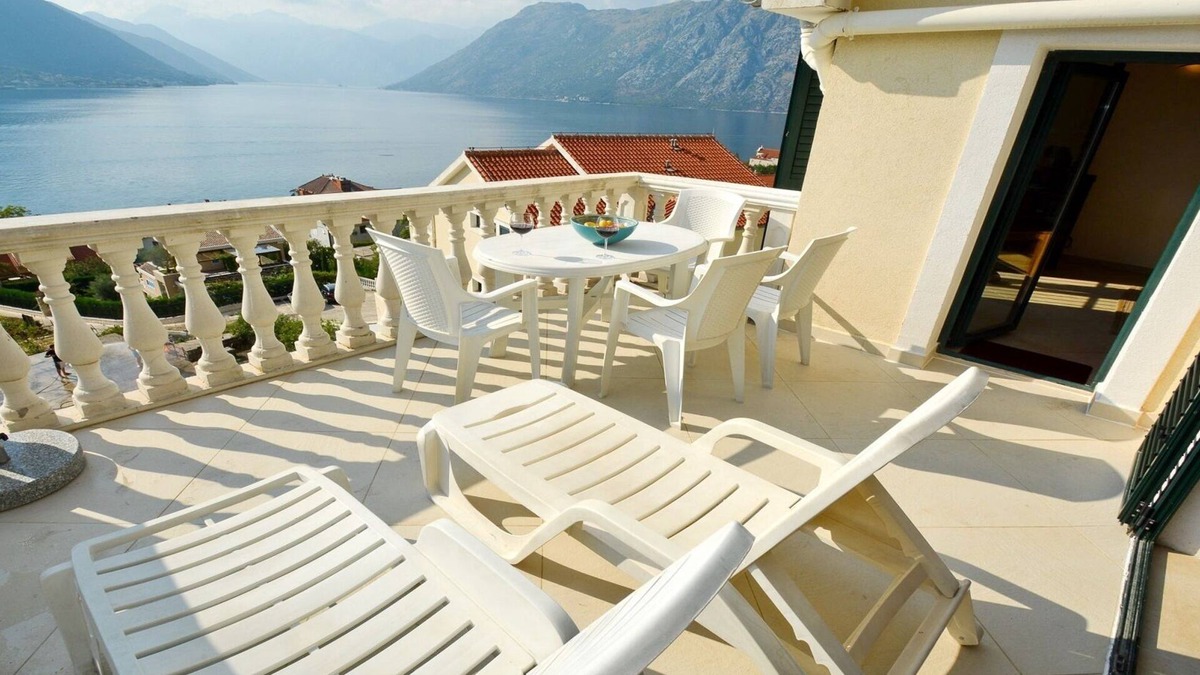 Kotor Old Town Apartment | Highly Rated 'The Boka Penthouse'