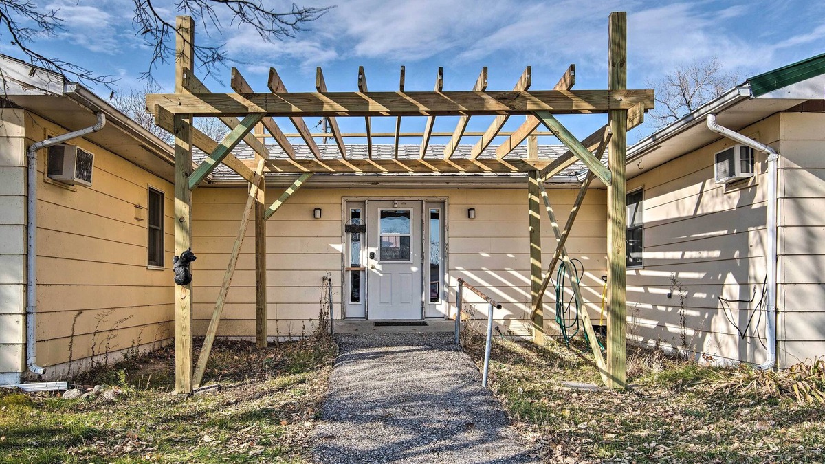 Long Lake Apartment | HighPlaines Haven - Great Hunting & Fishing!