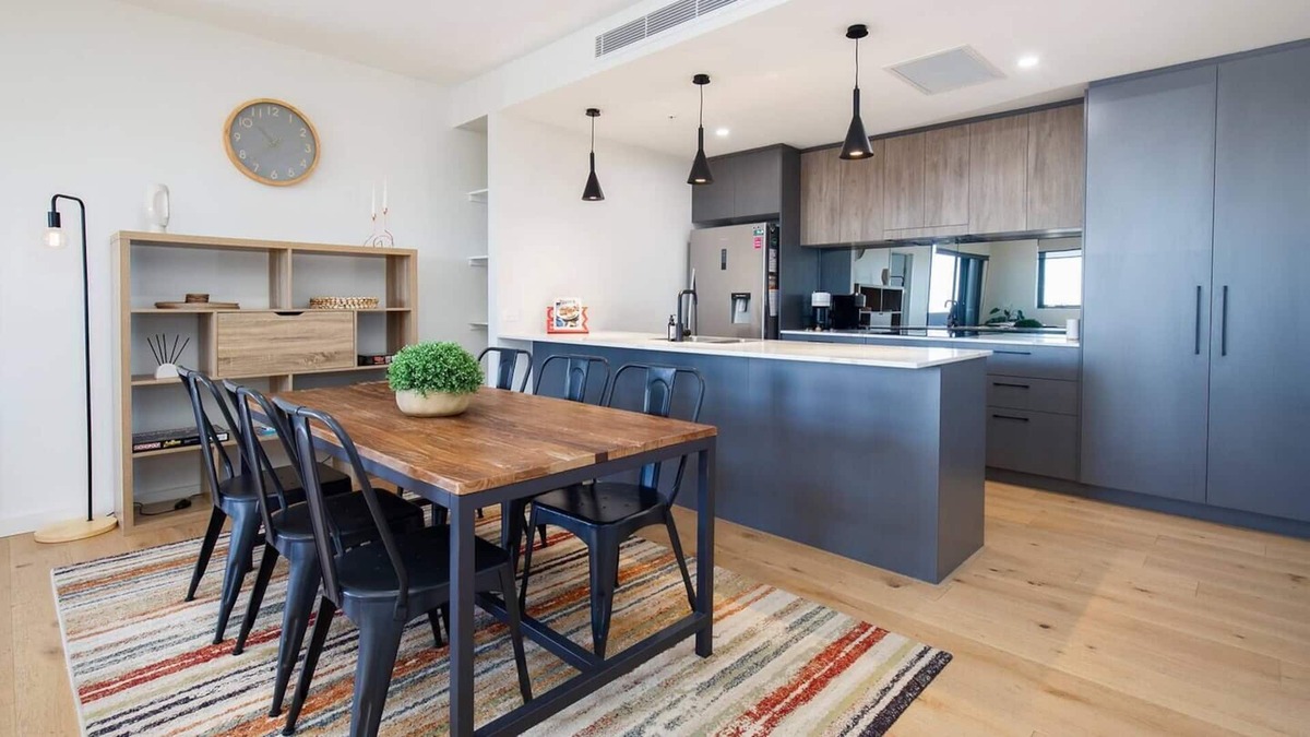 Charlestown Apartment | Highpoint Lookout A Cool Charlestown Square Abode