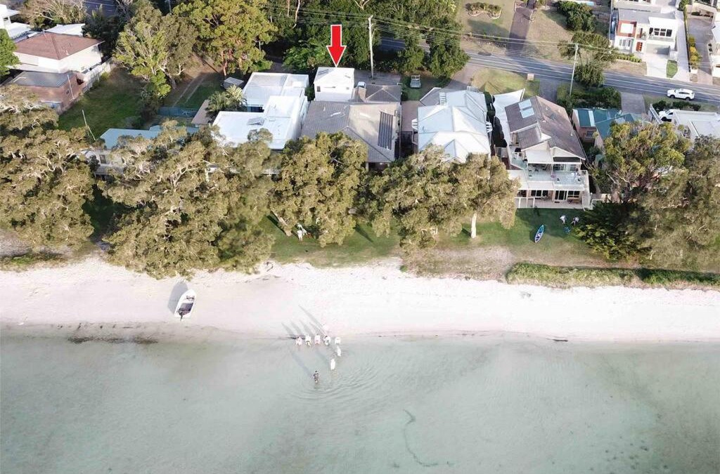 Corlette Apartment | HighTide- luxury apartment, almost on the beach.
