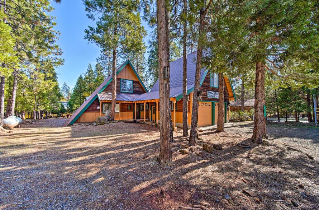 Trinity Center House | Hike and Fish, Less Than 1 Mi to Trinity Lake Rustic Cabin!