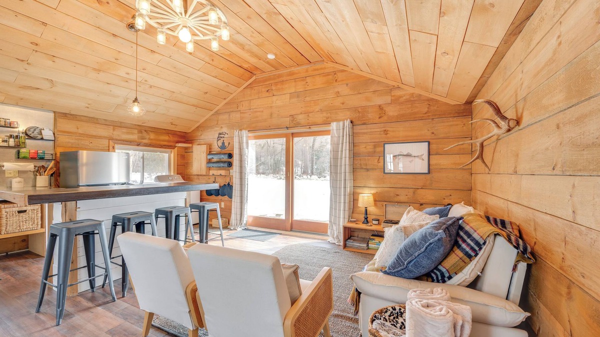 Woodsville Cabin | Hike, Fish & Boat: Waterfront Cabin in Ryegate!